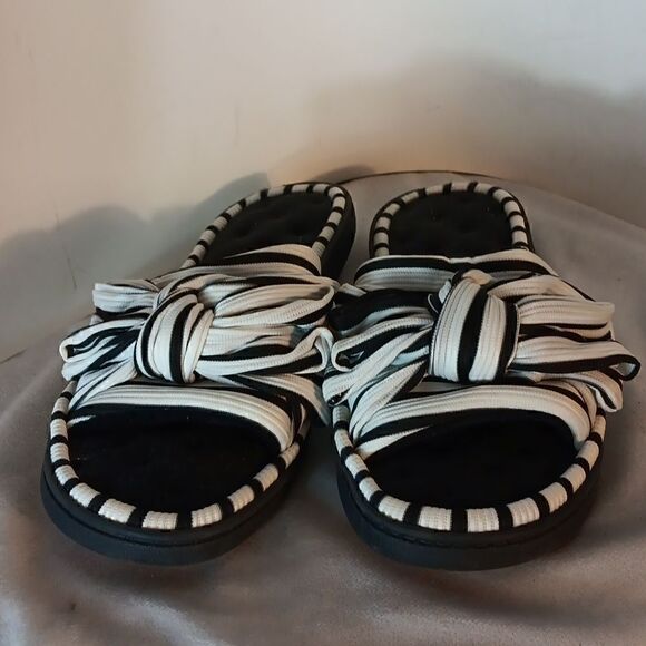 Ultraideas Black & White Slide Slippers - Picture 2 of 6